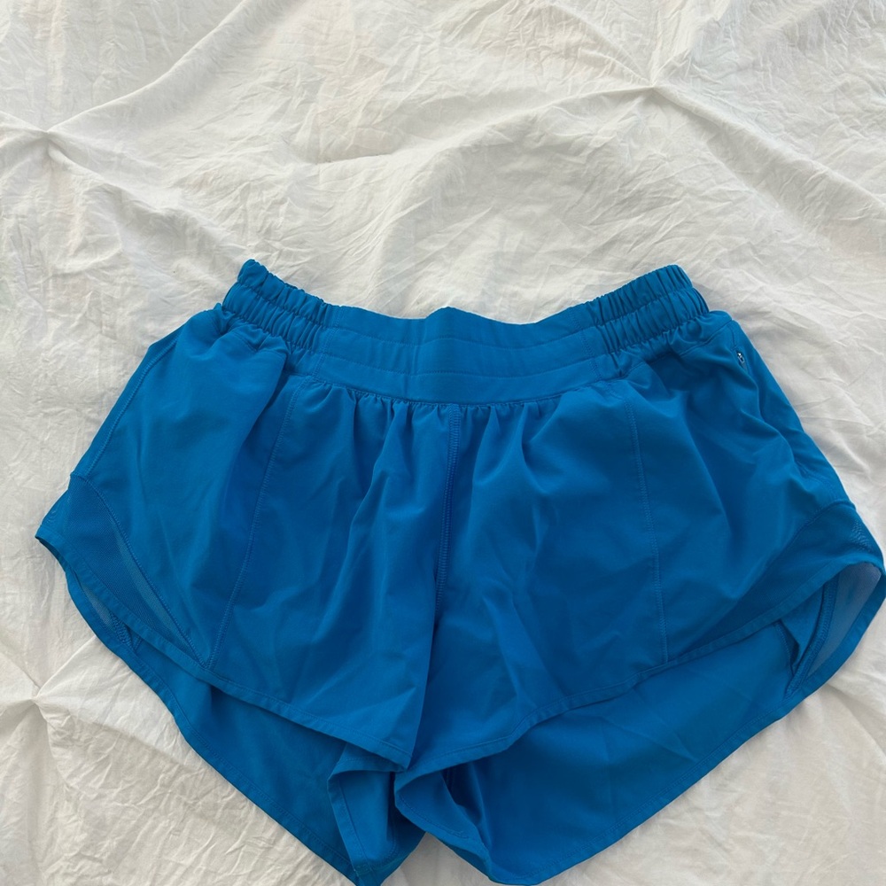 Lululemon Hotty Hot Low Rise 2.5” Blue Shorts Size 6